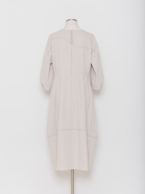 5255025G 立体シルエットワンピース