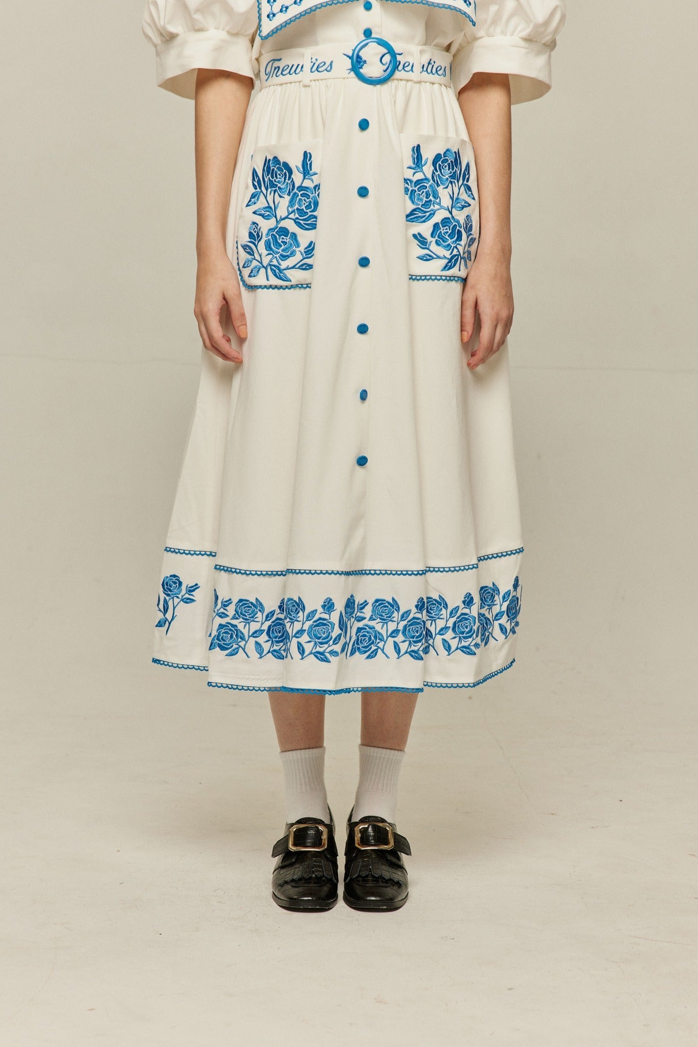 Soka Stroeエンブロイダリーハイウエストスカート-White