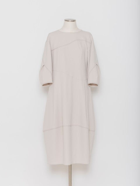 5255025G 立体シルエットワンピース
