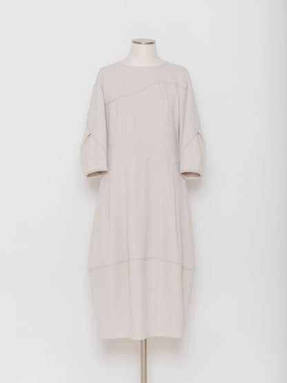 5255025G 立体シルエットワンピース
