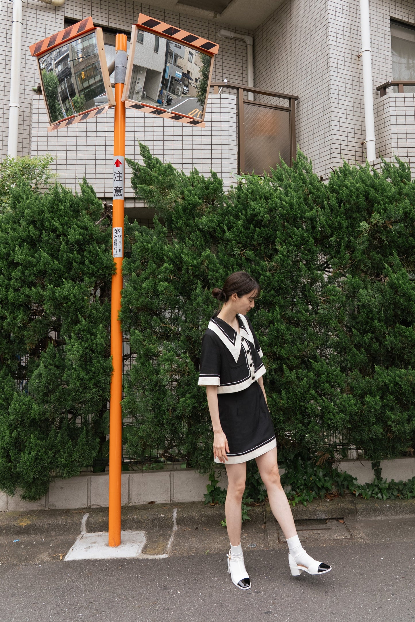 ビッグカラーシンメトリーステッチトップス-Black