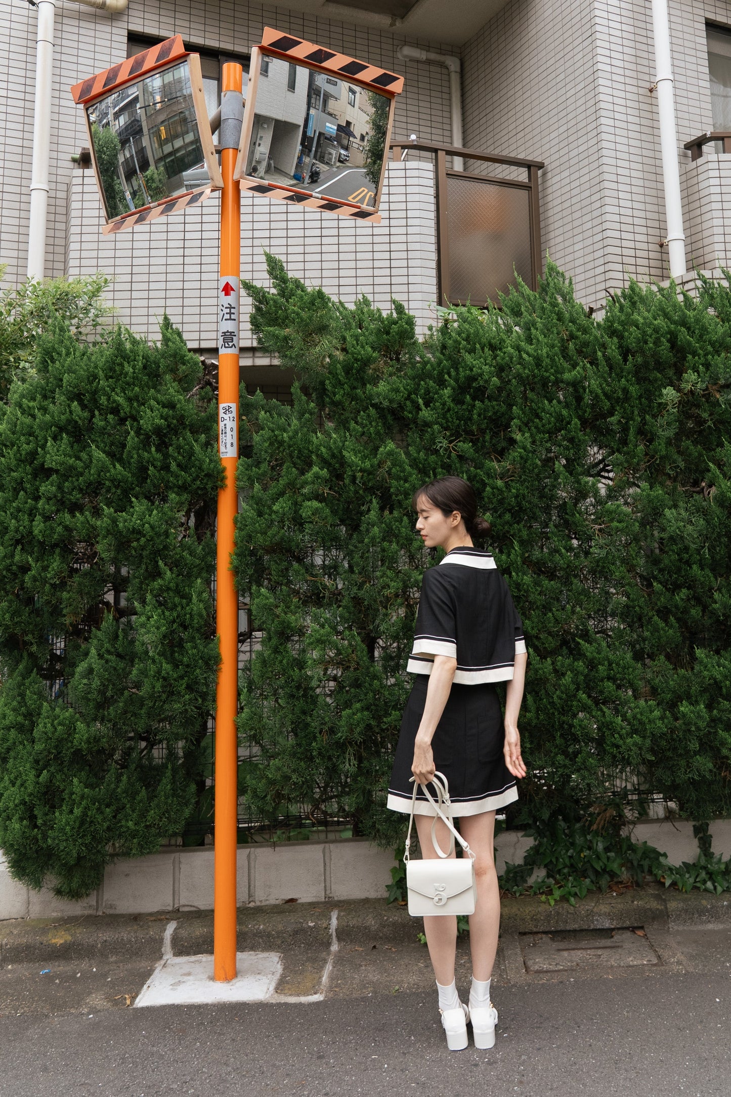 ビッグカラーシンメトリーステッチトップス-Black
