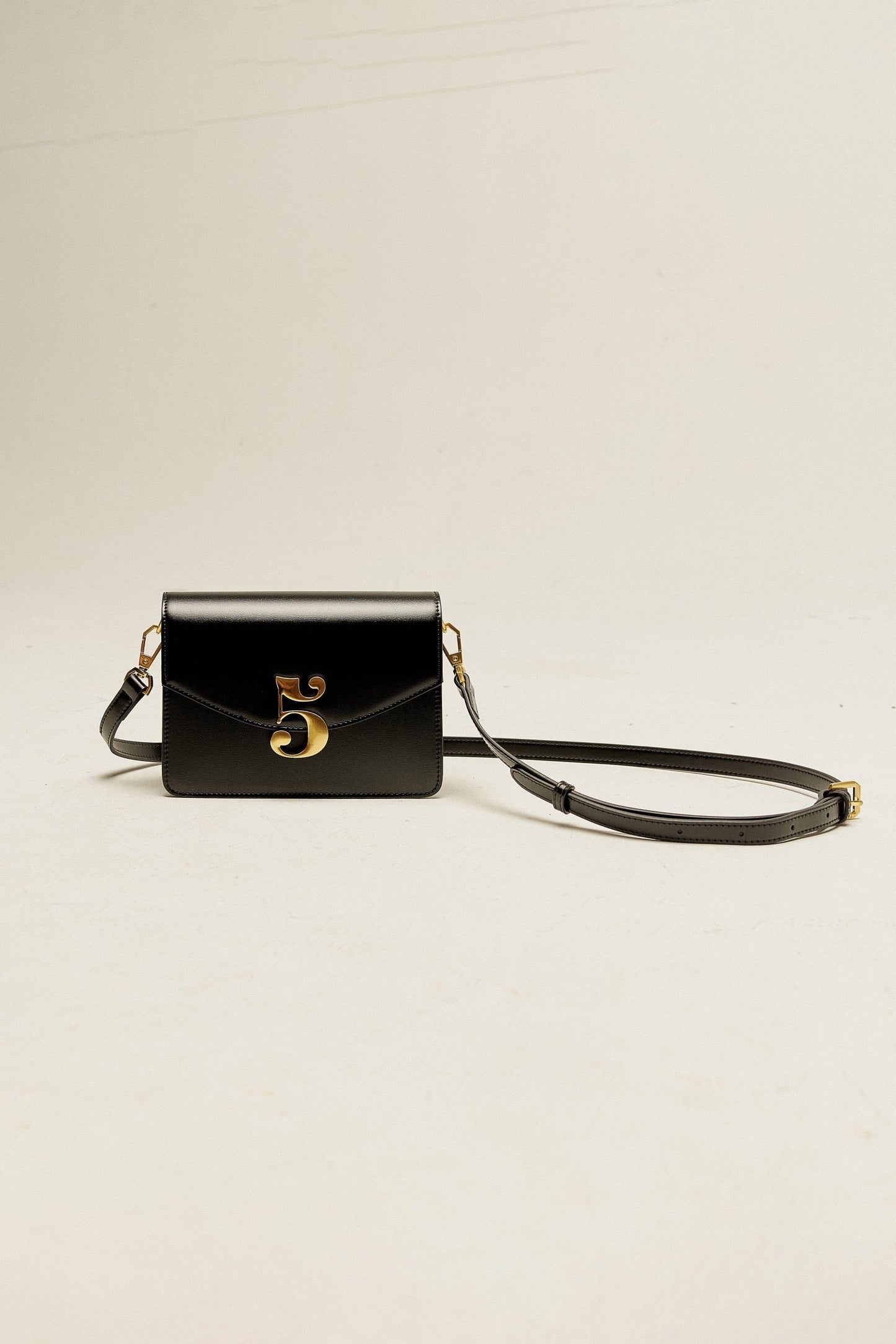 No.5本革ショルダーバッグ-Black