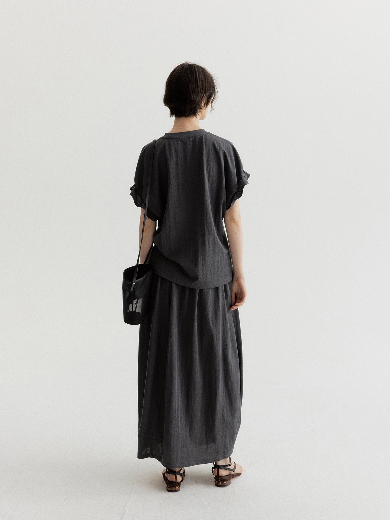 リネン混フリルスリーブドロップショルダーTシャツ
