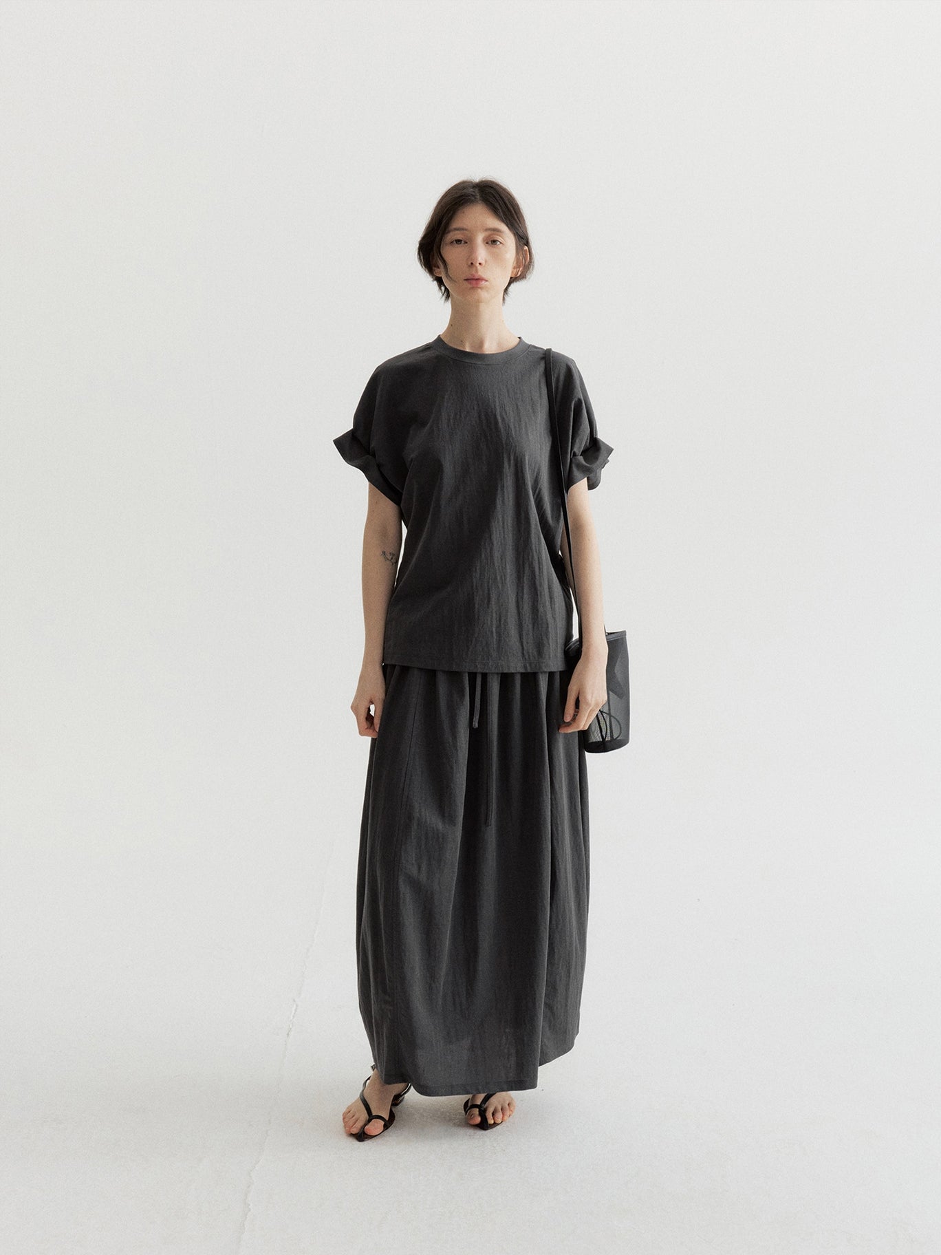 リネン混フリルスリーブドロップショルダーTシャツ