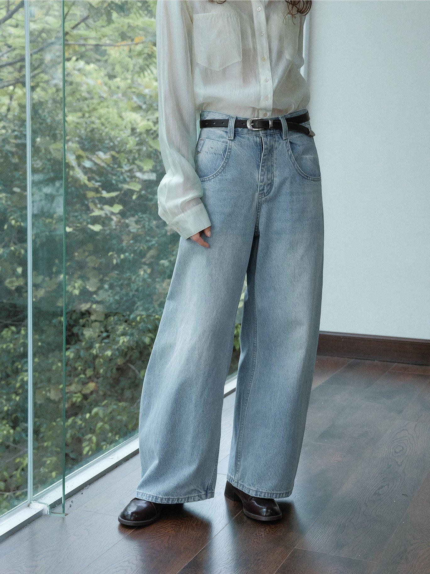 カーヴィーシルエットデニムパンツ
