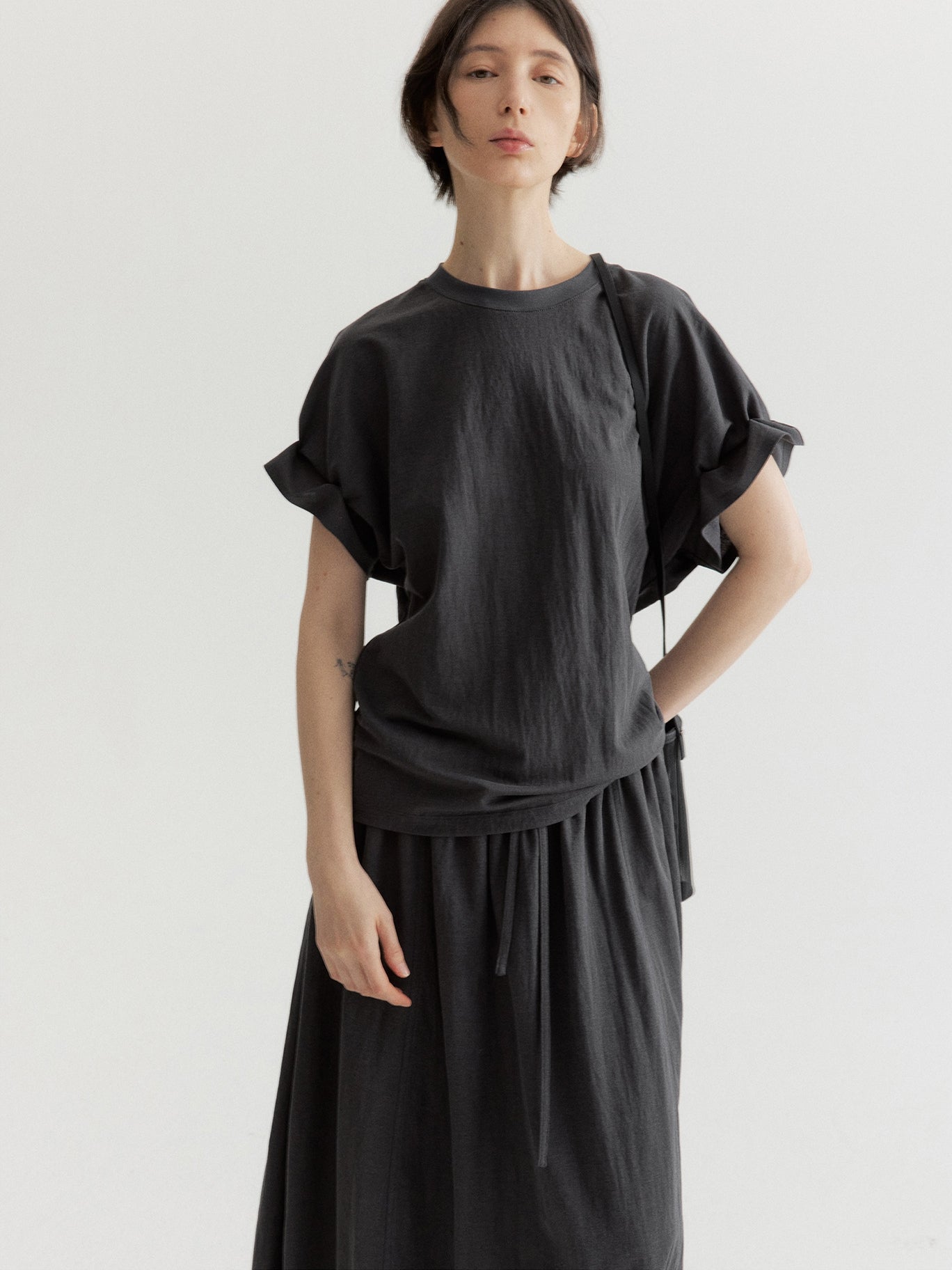 リネン混フリルスリーブドロップショルダーTシャツ