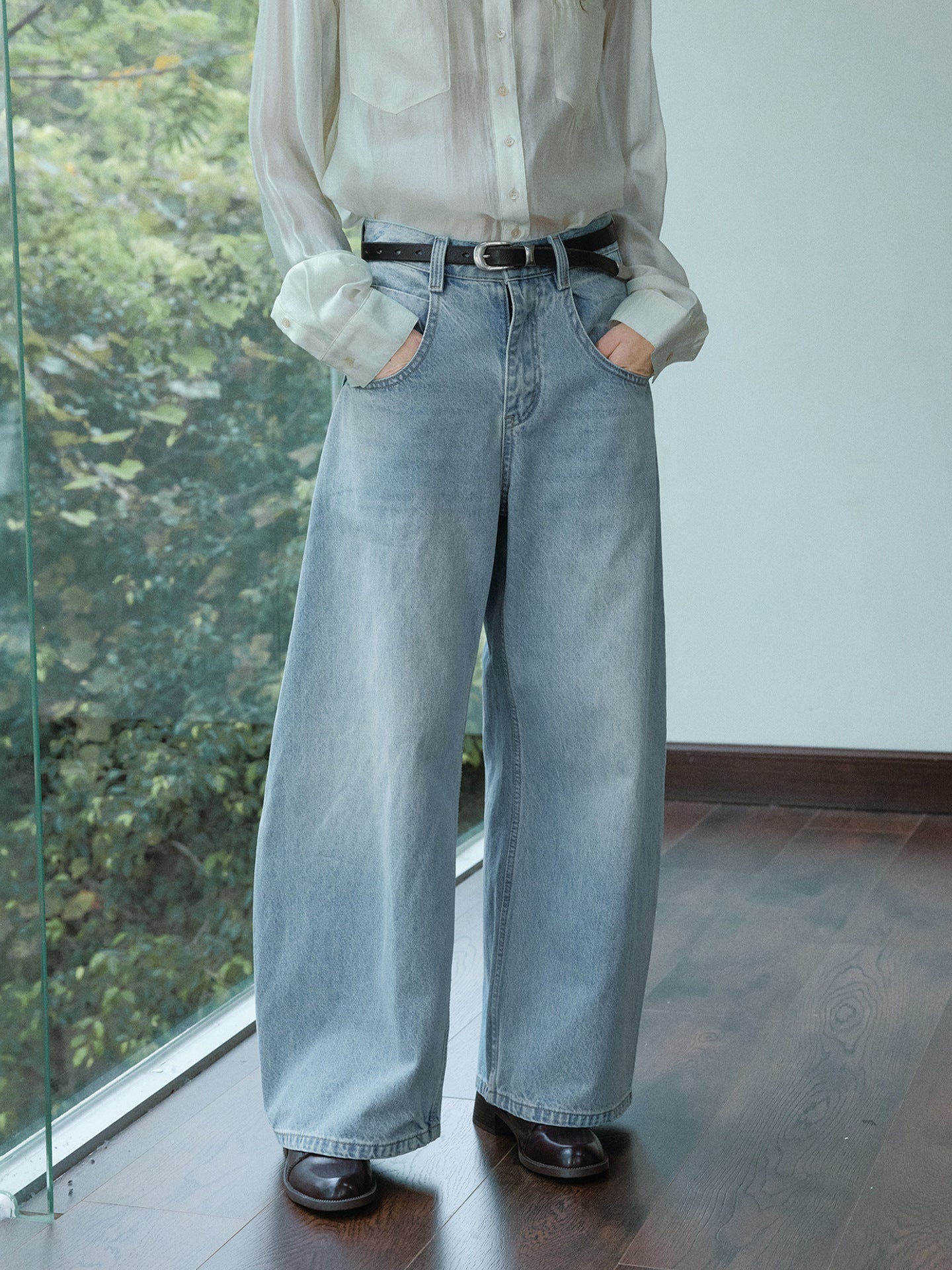 カーヴィーシルエットデニムパンツ