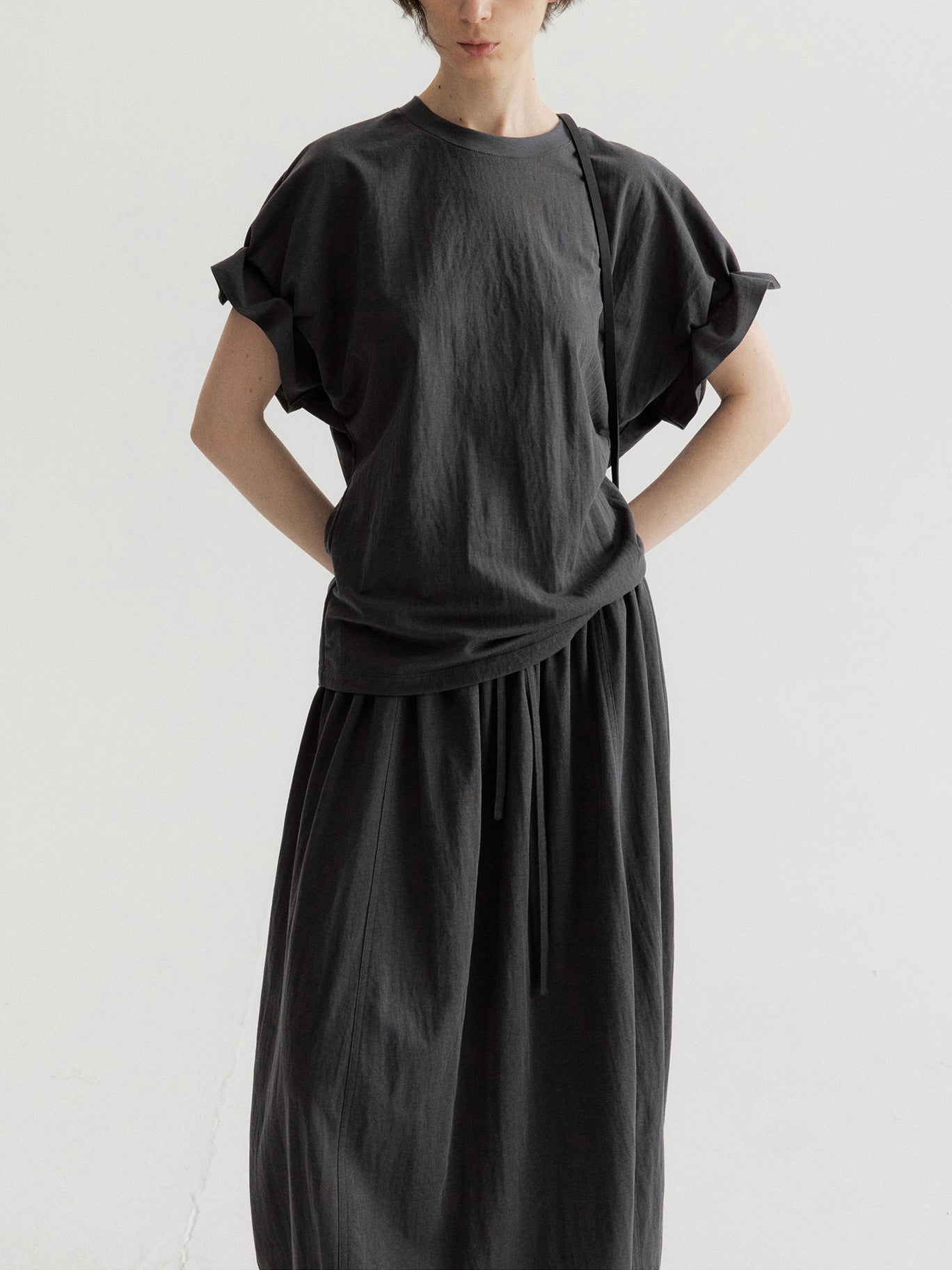 リネン混フリルスリーブドロップショルダーTシャツ