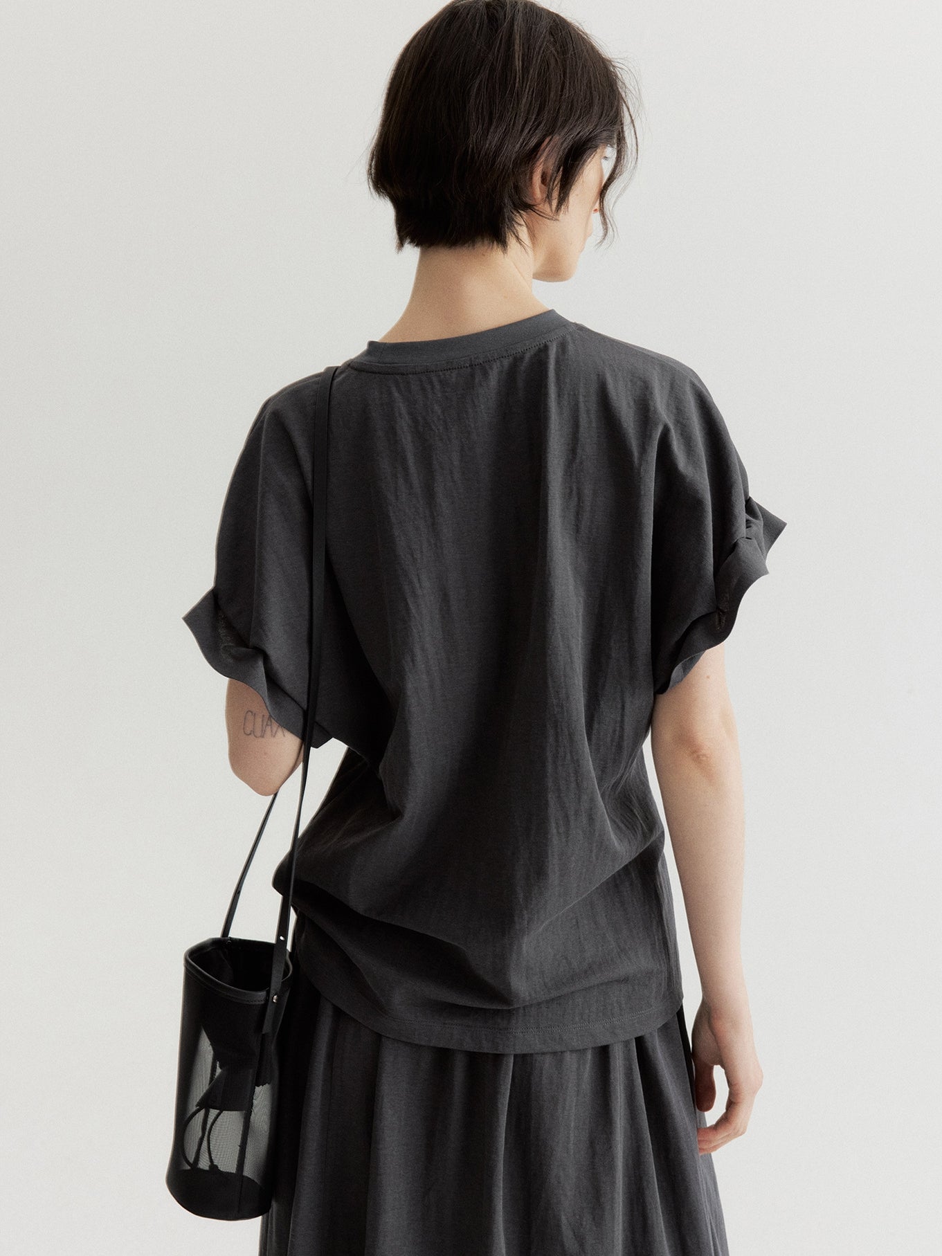 リネン混フリルスリーブドロップショルダーTシャツ